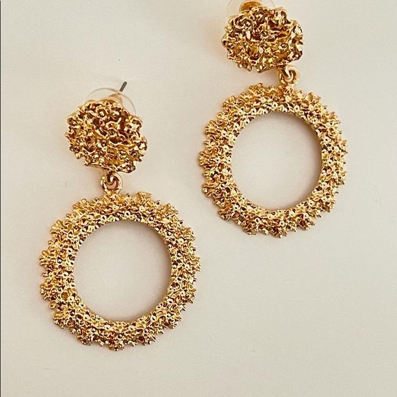 Greek Goddess Gold Tone Earrings - Picture 3 of 4